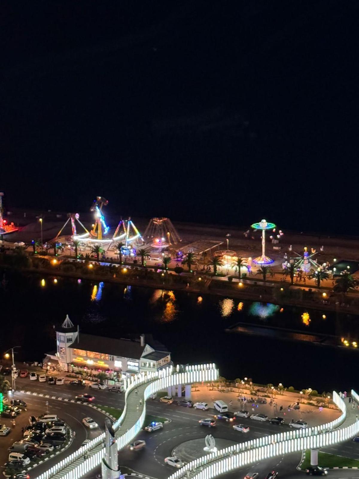 Moonlight Apart-Hotel Batumi Esterno foto